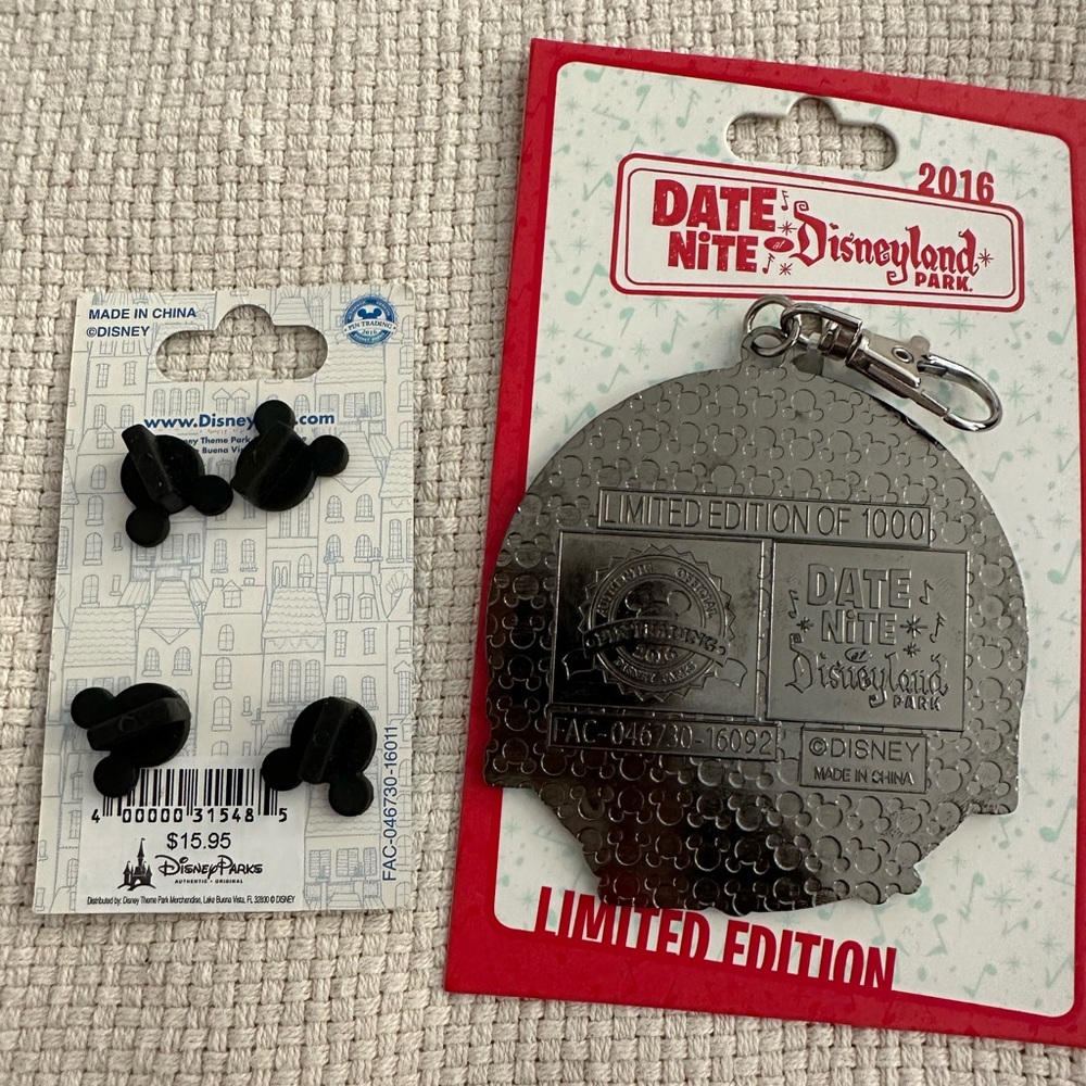 Limited Edition Disneyland Park Mickey and Minnie pins and bag clip/ key charm - Picture 2 of 3